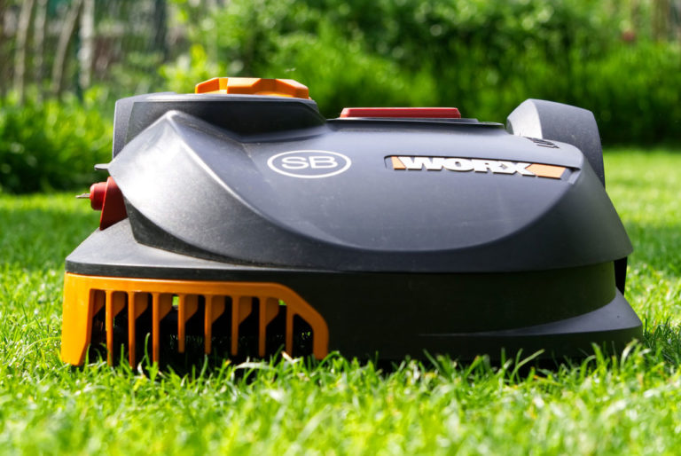 Robotic lawn mowers that mow to the edge